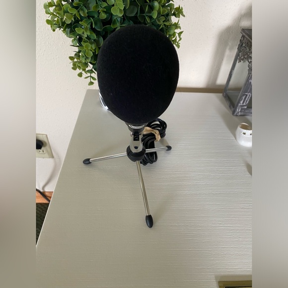 Fifine Technology USB Microphone K668 With Removable Stand - Picture 4 of 10